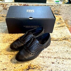 Terri deco stud slip on